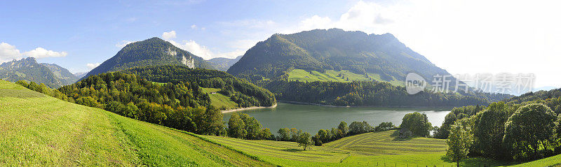 蒙特萨尔文湖，格鲁耶尔/瑞士